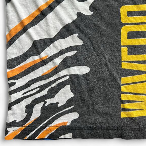 Vintage Wave Board Surfing AOP Surf T Shirt Surfer Beach XL USA 80s 90s Pattern - Picture 5 of 12